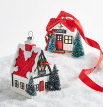 Cargar imagen en el visor de la galería, Adornos de árbol chalets de esquí nevados