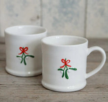 Cargar imagen en el visor de la galería, Mini mug de cerámica diseño muérdago