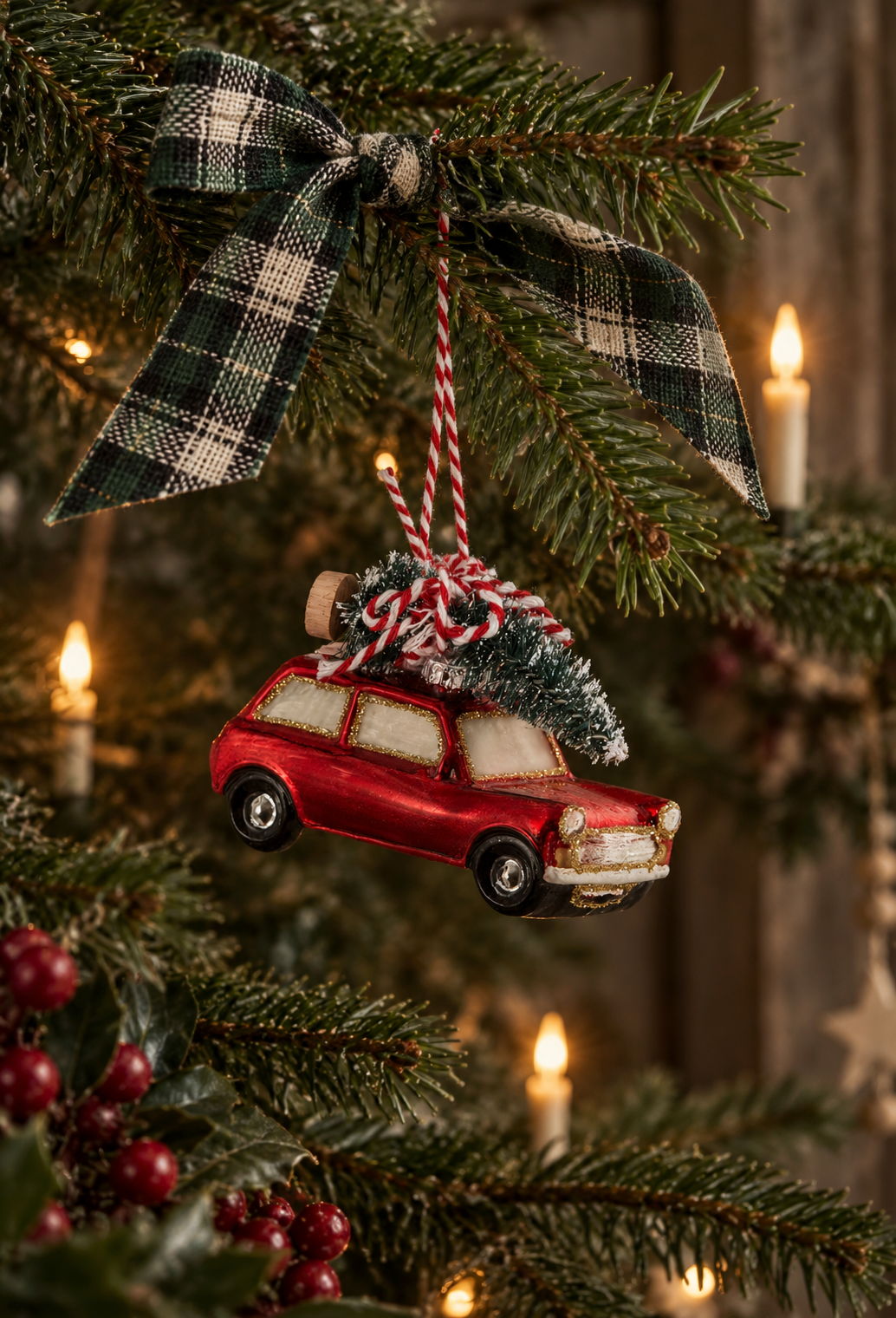 Coche clásico con árbol de Navidad