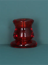 Cargar imagen en el visor de la galería, Candelabro pequeño en cristal rojo