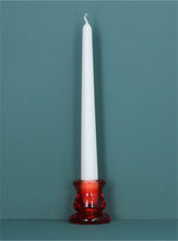 Cargar imagen en el visor de la galería, Candelabro pequeño en cristal rojo