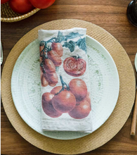 Cargar imagen en el visor de la galería, Set de seis servilletas de lino con diseño de verduras