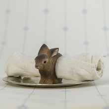 Cargar imagen en el visor de la galería, Servilletero de madera diseño conejo