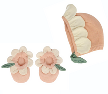 Cargar imagen en el visor de la galería, Patucos flor de 0-9 meses