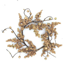 Cargar imagen en el visor de la galería, Anillo para vela mediana de ramas y bayas doradas