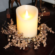 Cargar imagen en el visor de la galería, Anillo para vela mediana de ramas y bayas doradas