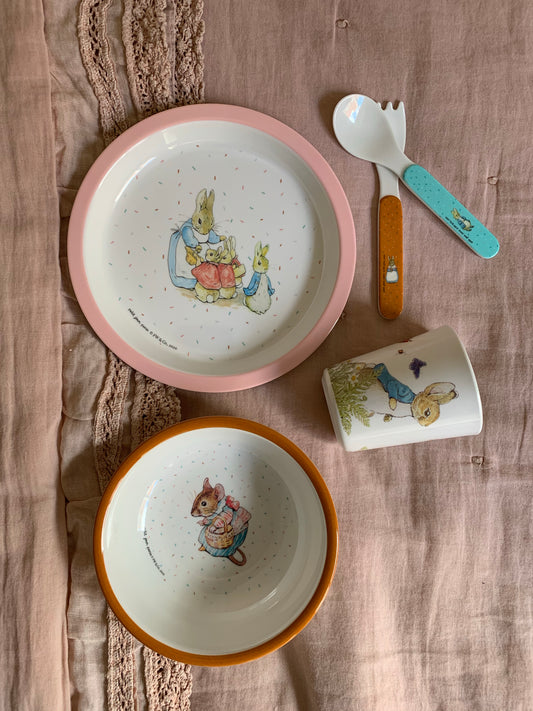 Set de cinco piezas de Peter Rabbit rosa