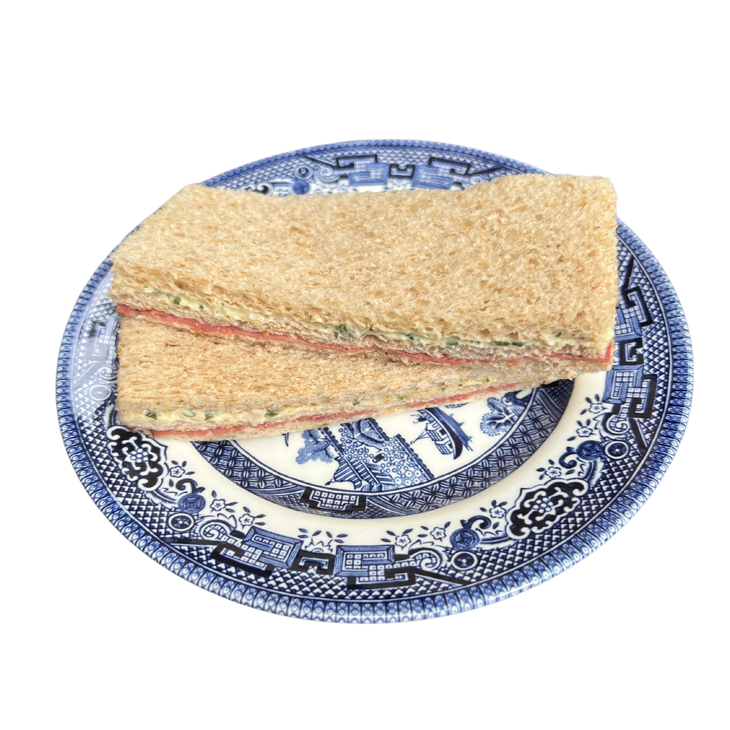Sándwich God save the queen (Pastrami y cebolla)