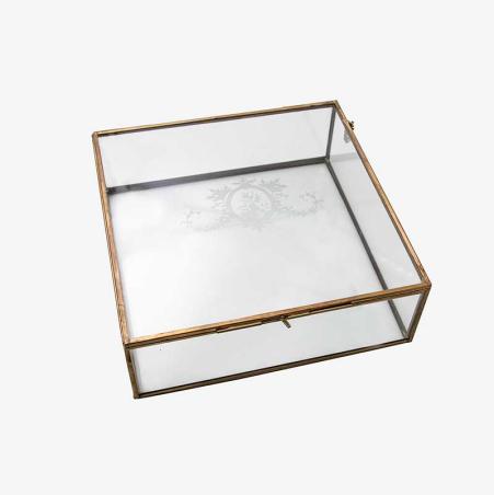 Caja de cristal cuadrada con bordes dorados