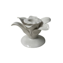 Cargar imagen en el visor de la galería, Portavelas de cerámica blanco con forma de flor