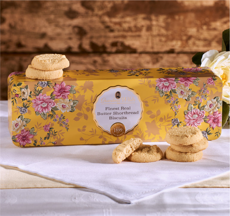 Caja de lata con galletas de mantequilla