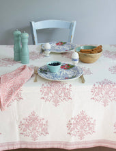 Cargar imagen en el visor de la galería, Mantel Varmala rosa estampado a mano (160 x 340 cm)