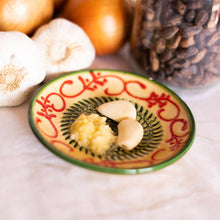 Cargar imagen en el visor de la galería, Plato rallador de Cerámica Artesanal pequeño