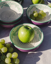 Cargar imagen en el visor de la galería, Plato rallador de cerámica mediano con caja de regalo