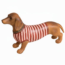 Cargar imagen en el visor de la galería, Teckel Britta de resina con jersey a rayas