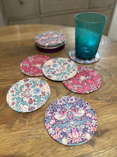 Cargar imagen en el visor de la galería, Posavasos diseño William Morris