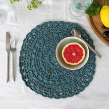 Cargar imagen en el visor de la galería, Individual de crochet en verde