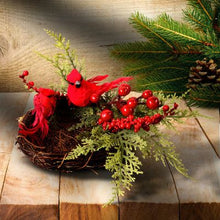 Cargar imagen en el visor de la galería, Adorno de nido con Cardenales rojos