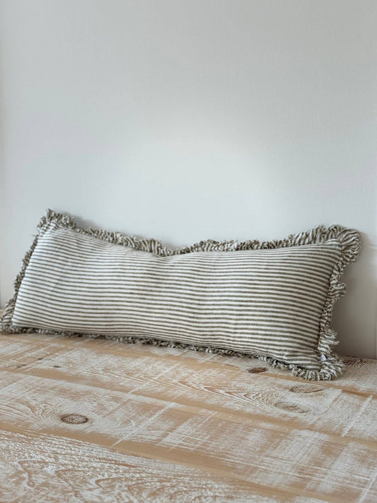Funda de cojín Hallie Bolster de lino con rayas oliva