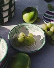 Cargar imagen en el visor de la galería, Plato rallador de cerámica mediano con caja de regalo