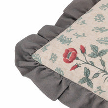 Cargar imagen en el visor de la galería, Almohadón con Volantes Estampado Floral de Lino Renata (50 x 50 cm)