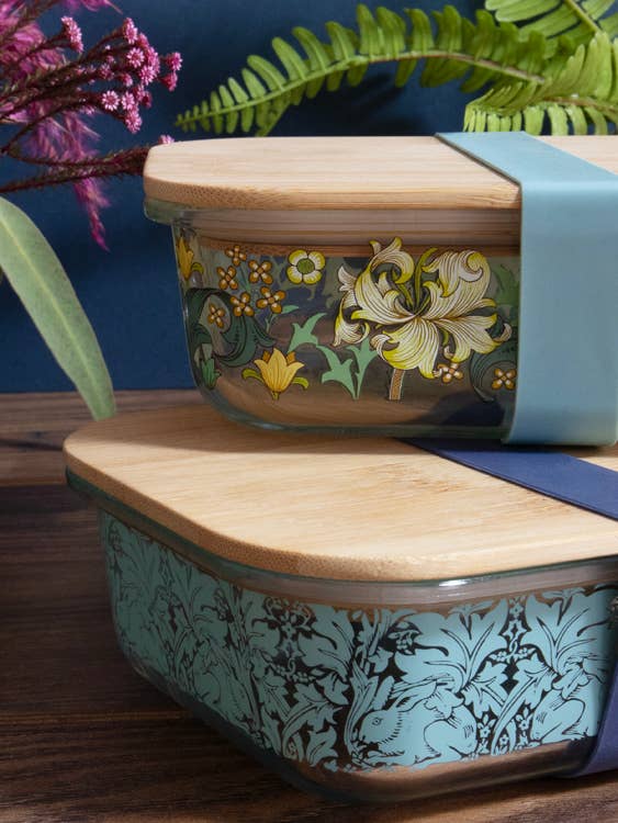 Lonchera de cristal con forma de lirio dorado de William Morris