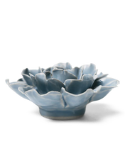 Cargar imagen en el visor de la galería, Flor de cerámica Jardín Inglés, Rosa Azul Pastel