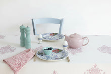 Cargar imagen en el visor de la galería, Mantel pequeño Varmala roza 150 x 240 cm estampado a mano con bloque