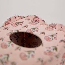 Cargar imagen en el visor de la galería, Caja de pañuelos con estampado - Floral rosa