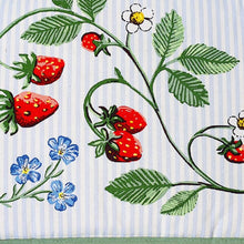 Cargar imagen en el visor de la galería, Cubre tetera "Strawberry Patch"