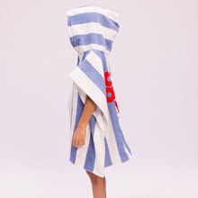 Cargar imagen en el visor de la galería, Poncho de playa - Azul - Captura del día - 65 x 65 cm