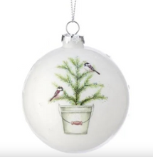 Cargar imagen en el visor de la galería, Adornos de Esfera de Vidrio Blanca con Ilustración de Pájaros y Pinos