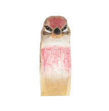 Cargar imagen en el visor de la galería, Servilletero de madera diseño Pardillo común