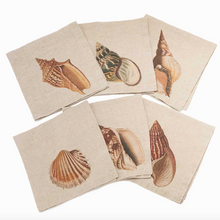 Cargar imagen en el visor de la galería, Set de seis servilletas de lino blanco estampadas de conchas de mar
