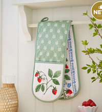 Cargar imagen en el visor de la galería, Guante doble de horno diseño Fresas