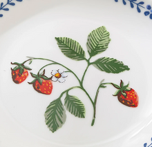Cargar imagen en el visor de la galería, Plato de Postre "Strawberry Patch"