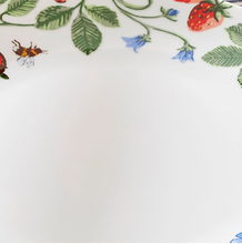 Cargar imagen en el visor de la galería, Plato de Almuerzo "Strawberry Patch"