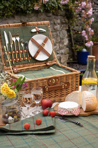 Cesta de pic nic para 4 personas en mimbre y tweed