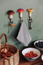 Cargar imagen en el visor de la galería, Colgador diseño seta Rebozuelo