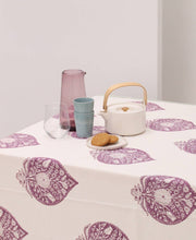 Cargar imagen en el visor de la galería, Mantel estampado a mano Peonía color berenjena 160 x 270 cm