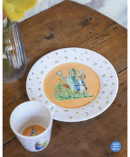 Cargar imagen en el visor de la galería, Plato de Peter Rabbit  y regadera