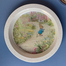 Cargar imagen en el visor de la galería, Plato blanco de melamina de Peter Rabbit