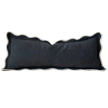Cargar imagen en el visor de la galería, Funda de almohadón/cojín cilíndrico azul marino con borde festoneado