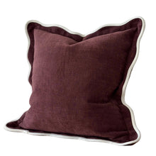Cargar imagen en el visor de la galería, Cojín Chloe Plum con Borde Festoneado 45x45