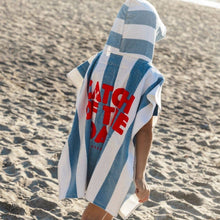 Cargar imagen en el visor de la galería, Poncho de playa - Azul - Captura del día - 65 x 65 cm