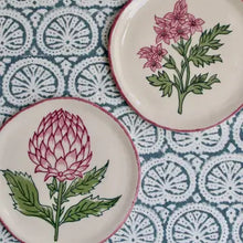 Cargar imagen en el visor de la galería, Platos pequeños diseño floral de colores