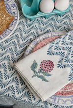 Cargar imagen en el visor de la galería, Servilleta | Juego de 4 | Olas azules | Impreso a mano