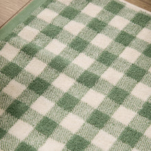 Cargar imagen en el visor de la galería, Alfombrilla de baño Barton de cuadros vichy Bosque | 50 x 70 cm