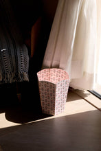 Cargar imagen en el visor de la galería, Papelera de Papel reciclado con Estampado floral Ditsy Blush