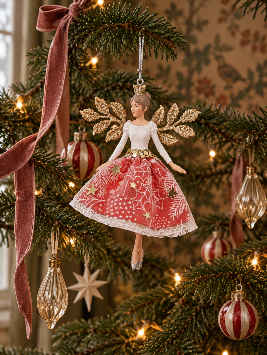 Adorno de Navidad hada con falda roja estrellada, colgante
